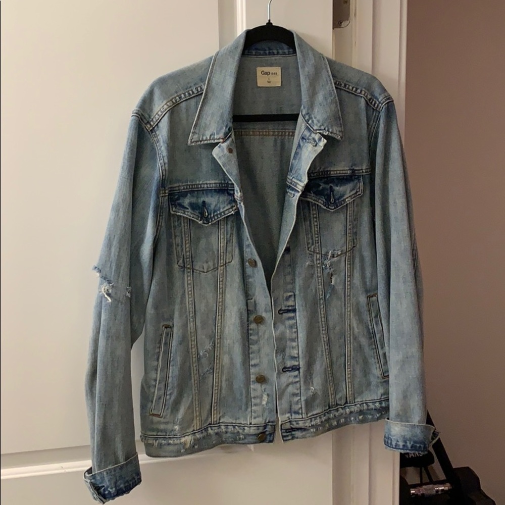 GAP DISTRESSED DENIM JACKET